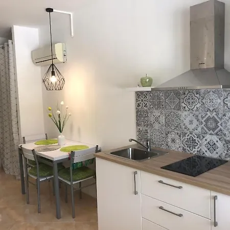 Holiday Nolan Tatil Evi Ripenda Kras